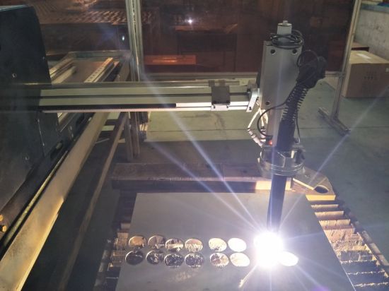 Metal skjære maskin effektiv område 1500 * 2500mm plasma cnc skjære maskin med plasma fakkel og lysbue høyde